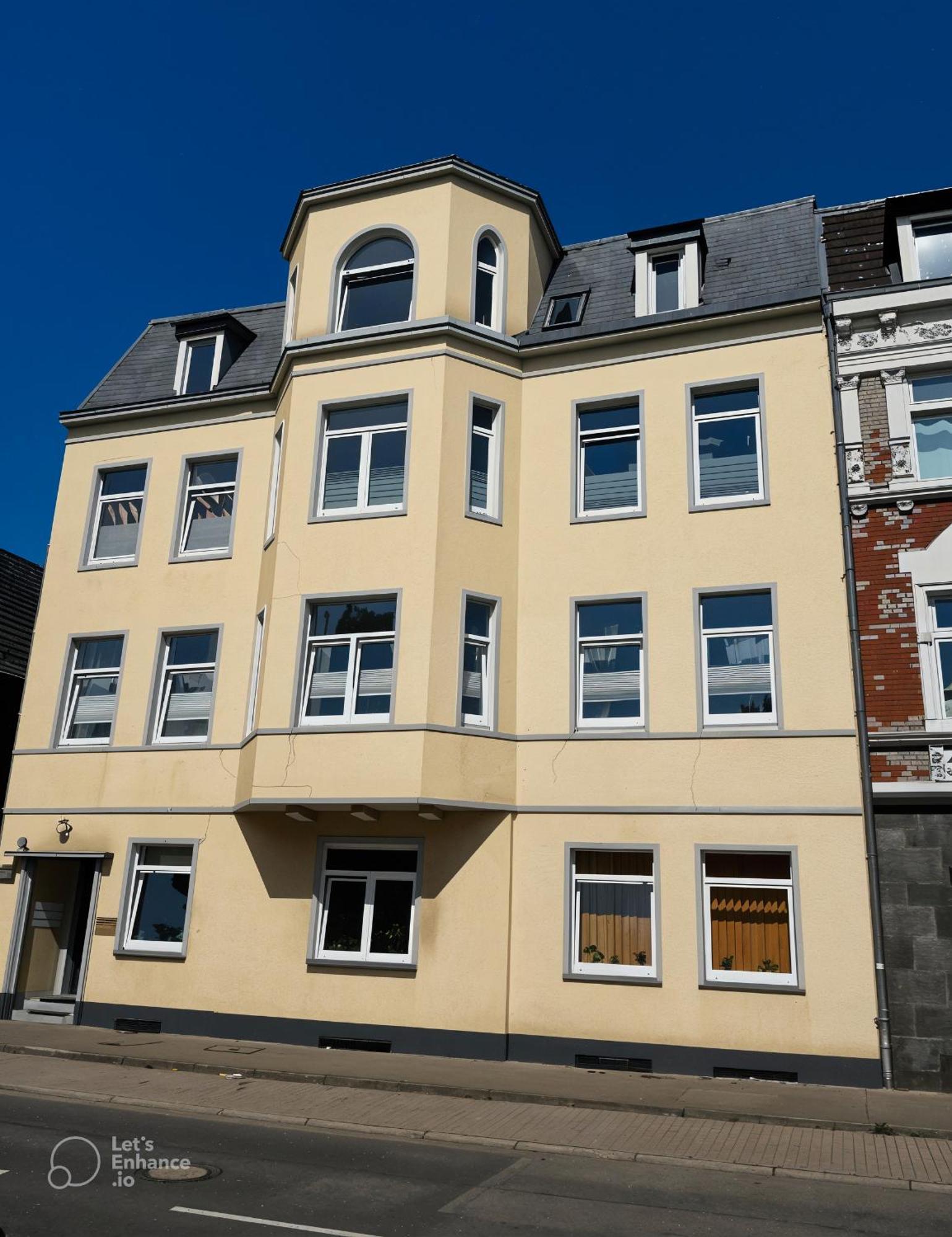 Zentral Gelegene Erdgeschoss-wohnungen Mit Bequemer Erreichbarkeit *