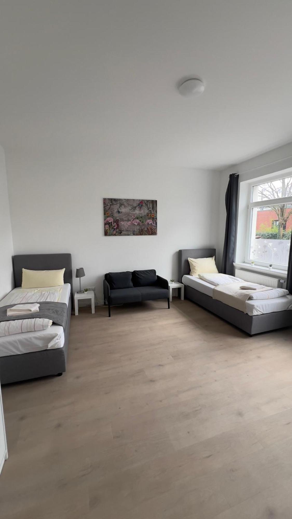 Zentral Gelegene Erdgeschoss-wohnungen Mit Bequemer Erreichbarkeit Apartment Neumuenster